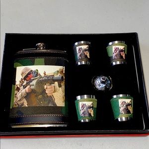 Beautiful army flask gift set!! 💚